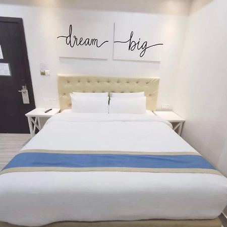 Hampton Suites Davao City Eksteriør bilde