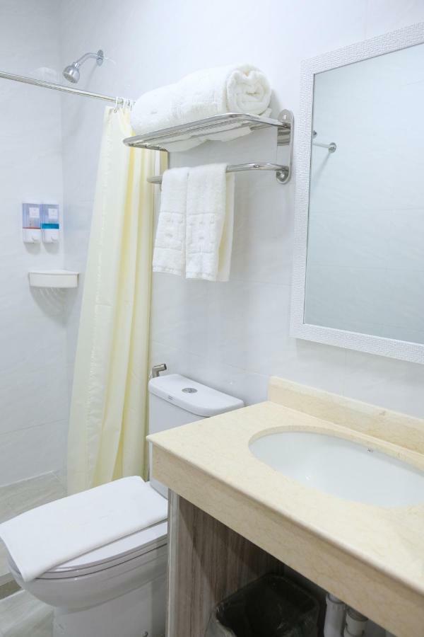 Hampton Suites Davao City Eksteriør bilde